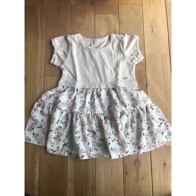 新品 女の子 ベビー 半袖 ワンピース 花柄 ベージュ 95センチ キッズ/ベビー/マタニティのキッズ服女の子用(90cm~)(ワンピース)の商品写真