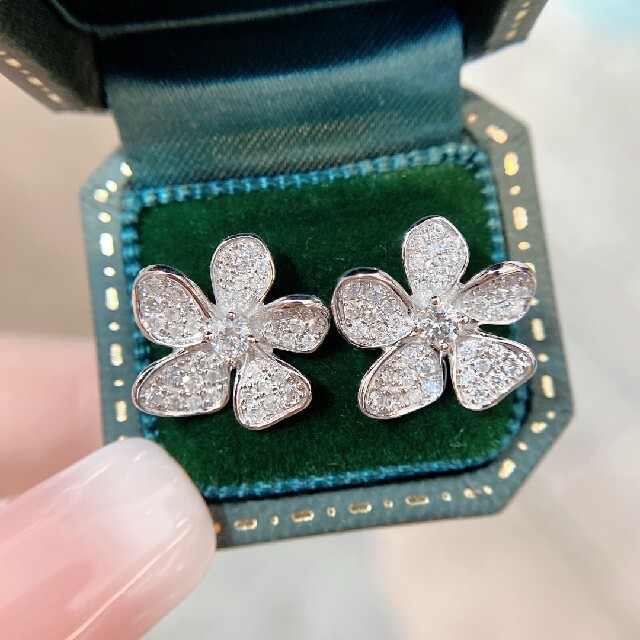 花モチーフ 天然ダイヤモンドピアス0.8ct k18の通販 by 天然