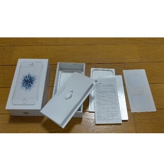 アップル(Apple)のiPhone SE第一世代 箱 SIMピンと白ステッカー付き美品(その他)