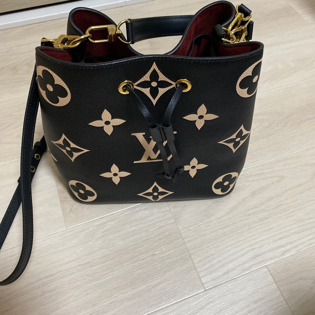 LOUIS VUITTON(ルイヴィトン)のヴィトン バイカラー モノグラム・アンプラントネオノエMM ハンドバッグ  レディースのバッグ(ハンドバッグ)の商品写真