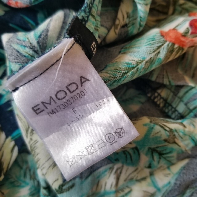 EMODA(エモダ)のエモダ　薄手花柄ワンピース レディースのワンピース(ひざ丈ワンピース)の商品写真