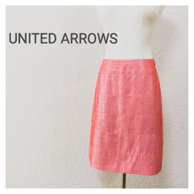 UNITED ARROWS(ユナイテッドアローズ)のUNITEDARROWS　ユナイテッドアローズ　膝丈スカート　光沢あり　38 レディースのスカート(ひざ丈スカート)の商品写真