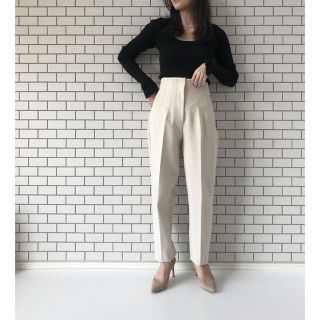 ZARA ハイウェストパンツ　オフホワイト