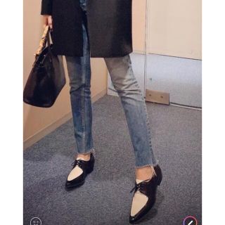 セリーヌ(celine)のceline 白黒バイカラー　黒エナメルのユーチップ(ローファー/革靴)