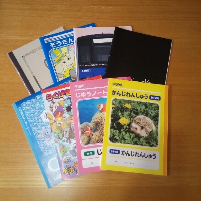 ノート等まとめて8冊（7冊は未使用） インテリア/住まい/日用品の文房具(ノート/メモ帳/ふせん)の商品写真