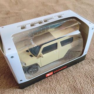 ダイハツ(ダイハツ)の非売品 レア カラー 新型 ダイハツ タフト サンドベージュメタリック ミニカー(ミニカー)