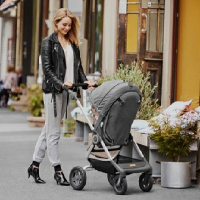 てもらえば∾ Stokke V2 364801 ベビーカーの通販 by まるまるさんかく セールサイトの通販 ストッケベビーカー Stokke Purple Stroller 三輪車/乗り物