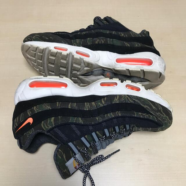 NIKE(ナイキ)のNIKE AIR MAX95 WIP  NIKE×CARHARTコラボスニーカー メンズの靴/シューズ(スニーカー)の商品写真