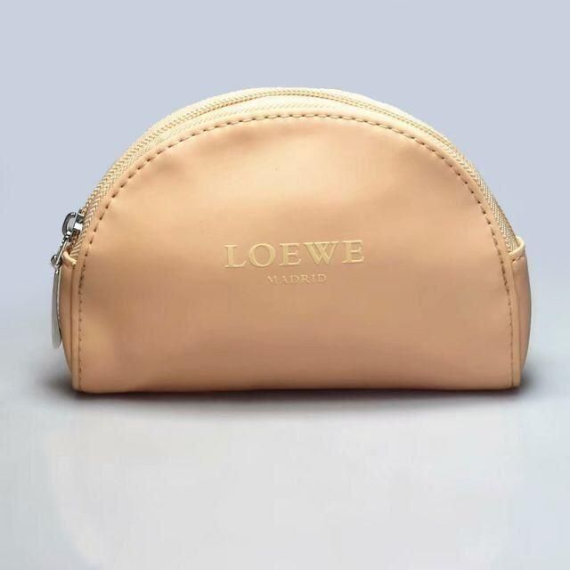 LOEWE(ロエベ)のlwp33 新品未使用本物 LOEWE  ロエベ　ノベルティポーチ レディースのファッション小物(コインケース)の商品写真