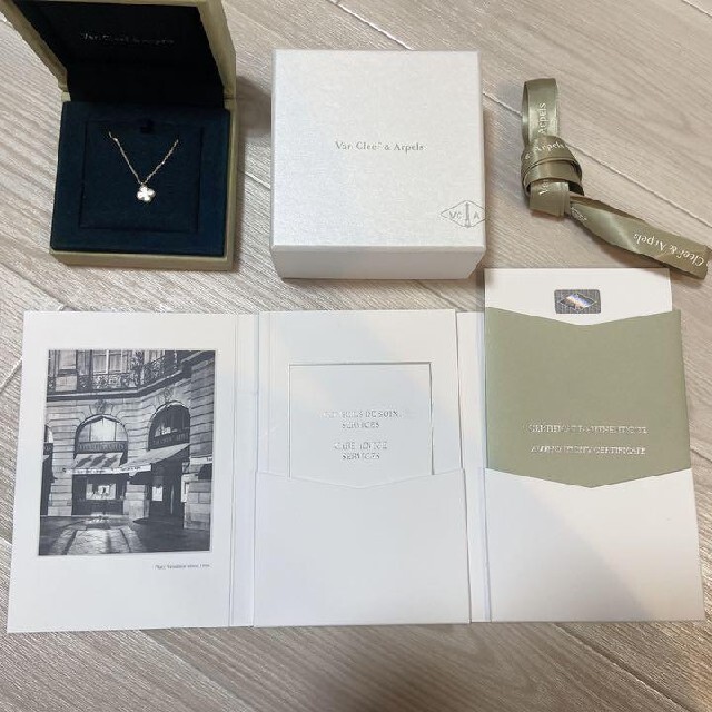 い出のひと時に、とびきりのおしゃれを! Arpels & Cleef Van - ペンダント アルハンブラ スウィート ヴァンクリーフ&アーペル ネックレス い出のひと時に、とびきりのおしゃれを! Arpels & Cleef Van - ペンダント アルハンブラ スウィート ヴァンクリーフ&アーペル ネックレス
