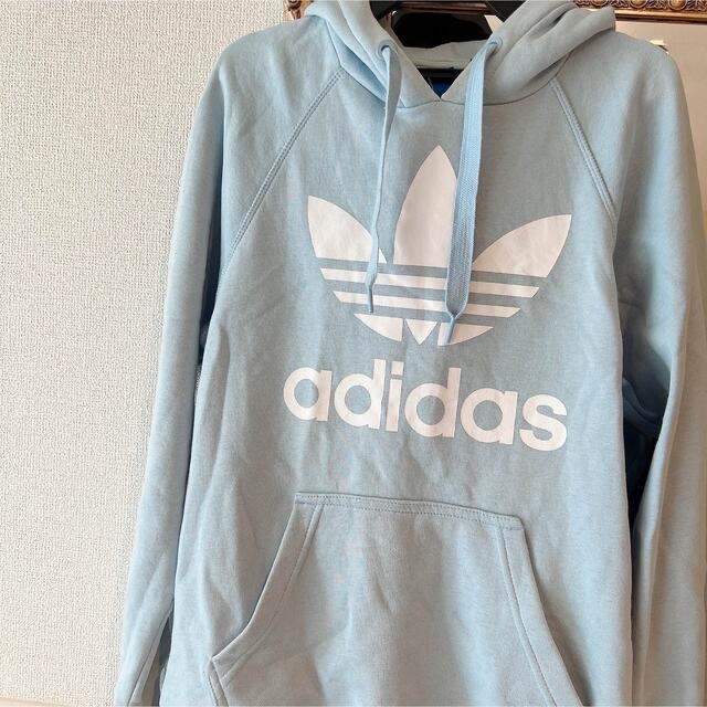 adidas(アディダス)のadidas パーカー　水色　ライトブルー　パステルカラー レディースのトップス(パーカー)の商品写真