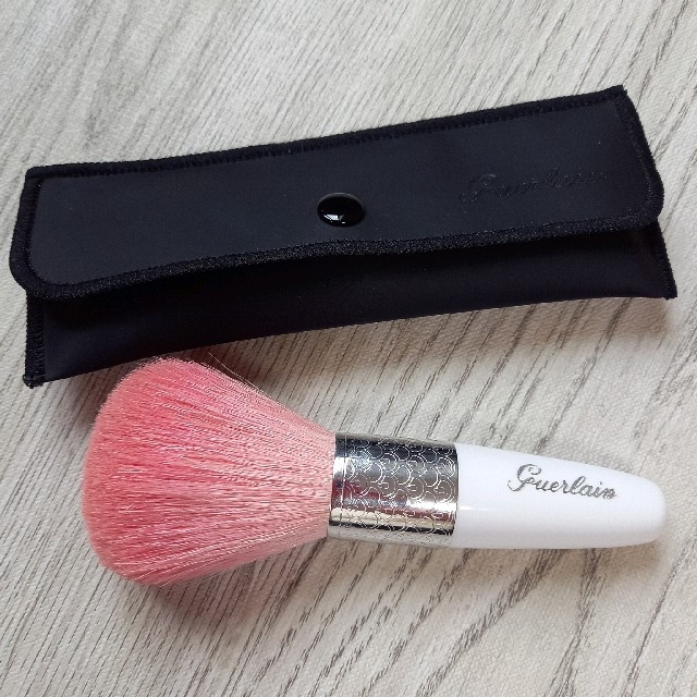 GUERLAIN(ゲラン)のゲラン　メテオリット　ブラシ コスメ/美容のメイク道具/ケアグッズ(ブラシ・チップ)の商品写真