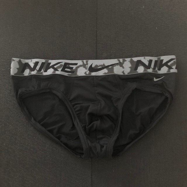NIKE(ナイキ)のNIKE ブラック ブリーフ M(日本人サイズL）ウエストブラック メンズのアンダーウェア(その他)の商品写真