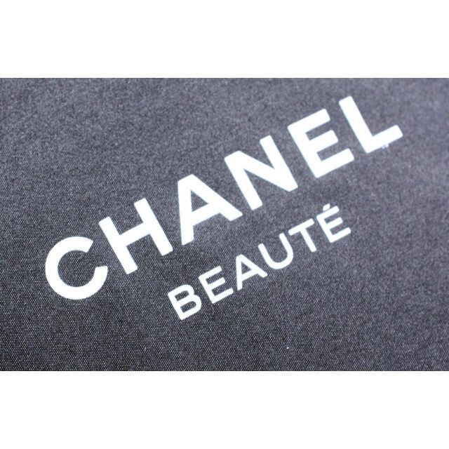 CHANEL(シャネル)のch426　レア！ 新品未使用本物　シャネル　ノベルティポーチ レディースのファッション小物(ポーチ)の商品写真