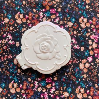 アナスイ(ANNA SUI)のアナスイ　手鏡　ANNASUI 両面　鏡　ローズ　白　パール(ミラー)