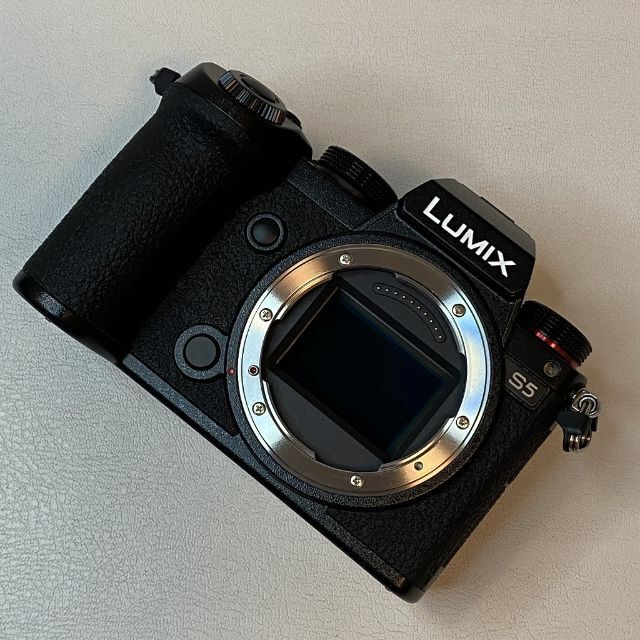 Panasonic(パナソニック)のPanasonic LUMIX S5 ボディ スマホ/家電/カメラのカメラ(ミラーレス一眼)の商品写真