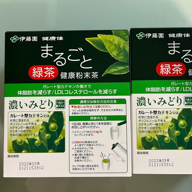 伊藤園(イトウエン)の伊藤園まるごと健康粉末茶　濃いみどり　粉末スティック 62本入×2箱 食品/飲料/酒の飲料(茶)の商品写真