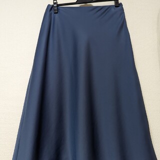 ユニクロ(UNIQLO)のサテンナローフレアスカート　２着(ひざ丈スカート)