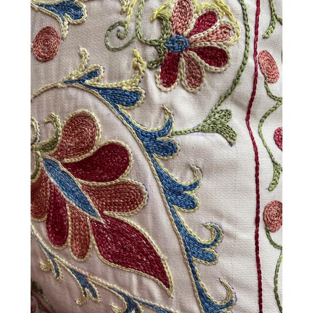 ウズベキスタン製 シルク スザニ刺繍 クッションカバー 45×46 ウズベキスタン製 シルク スザニ刺繍 クッションカバー 45×46