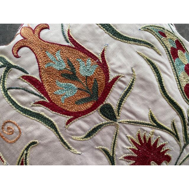 ウズベキスタン製 シルク スザニ刺繍 クッションカバー 48×45 SZN714 ウズベキスタン製 シルク スザニ刺繍 クッションカバー 48×45 SZN714