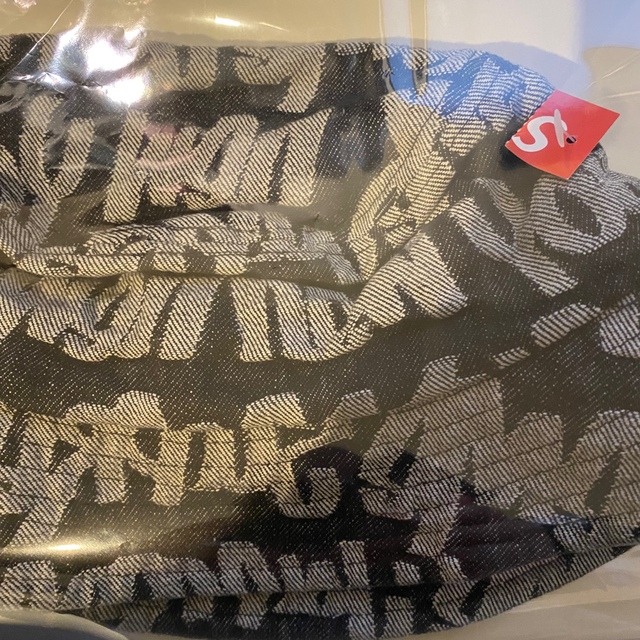 Supreme(シュプリーム)のSupreme Fat Tip Jacquard Denim Crusher 黒 メンズの帽子(ハット)の商品写真