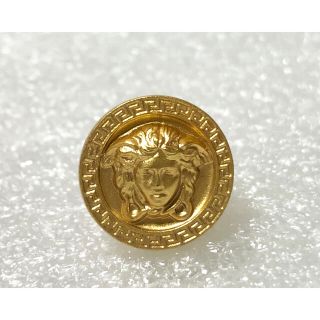 ヴェルサーチ(VERSACE)の新品未使用　VERSACE　ヴェルサーチ メデューサ ゴールド　ピンバッジ　(その他)