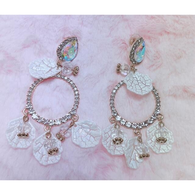 PAMEO POSE(パメオポーズ)のaurora ring petal  earring レディースのアクセサリー(ピアス)の商品写真