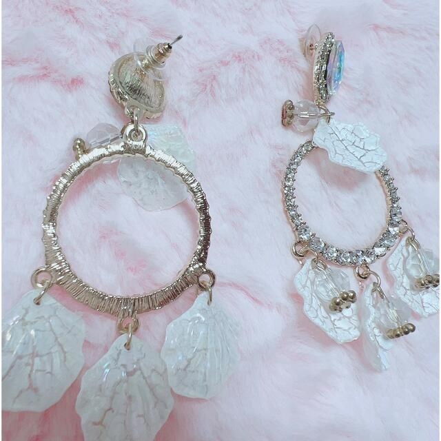 PAMEO POSE(パメオポーズ)のaurora ring petal  earring レディースのアクセサリー(ピアス)の商品写真