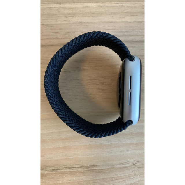 Apple Watch(アップルウォッチ)のApple Watch SE（40mm・シルバー・GPSモデル） メンズの時計(腕時計(デジタル))の商品写真