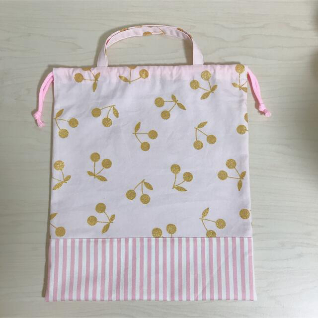 【mami様専用】さくらんぼピンク/ナチュラルゴールド 体操着袋2点 ハンドメイドのキッズ/ベビー(外出用品)の商品写真