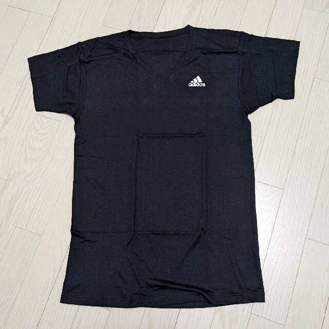 adidas(アディダス)のAdidas VネックTシャツ吸汗速乾 汗をすばやく吸収、ユニセックスLサイズ★ メンズのトップス(Tシャツ/カットソー(半袖/袖なし))の商品写真