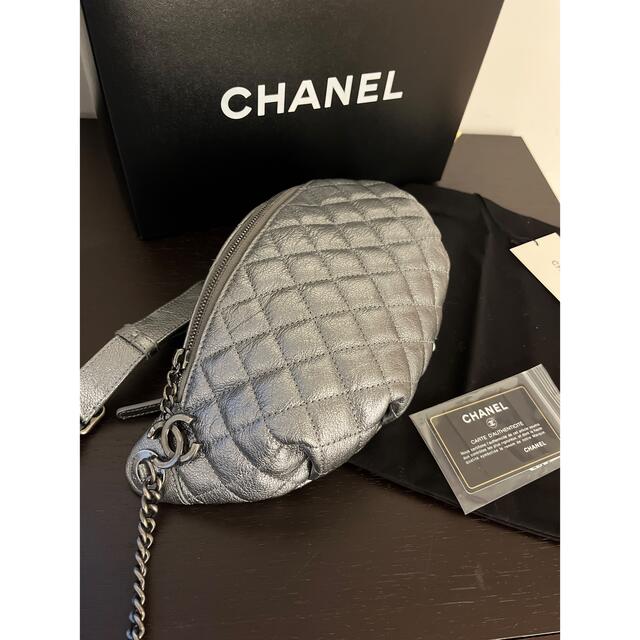 レディースCHANEL ウエストポーチ　シルバー