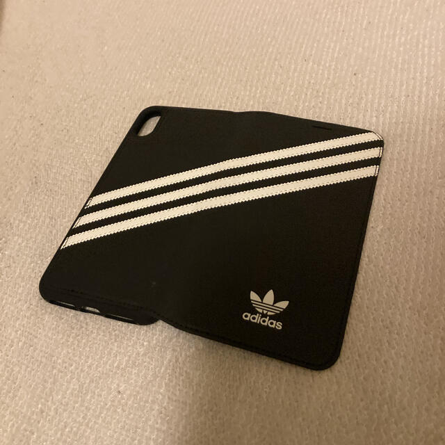 adidas(アディダス)のiPhone XS MAX アイフォンケース 手帳型 adidas アディダス スマホ/家電/カメラのスマホアクセサリー(iPhoneケース)の商品写真