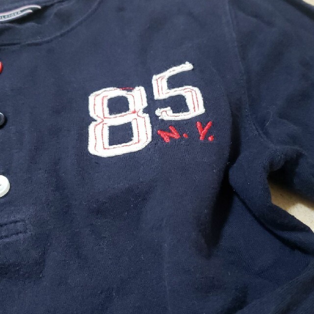 TOMMY HILFIGER(トミーヒルフィガー)のトミーヒルフィガー　ロンT 128 キッズ/ベビー/マタニティのキッズ服男の子用(90cm~)(Tシャツ/カットソー)の商品写真