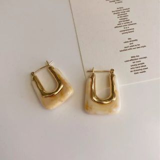 ザラ(ZARA)のSALE!!ニュアンスべっ甲ピアス(ピアス)