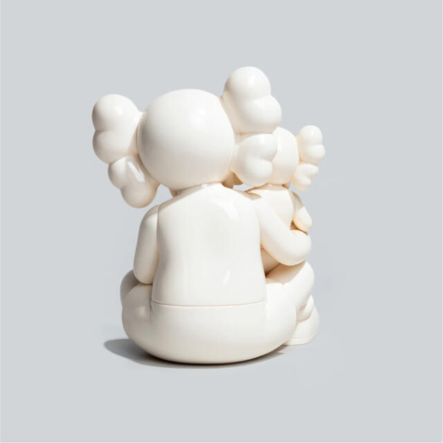 新品 送料無料 KAWS HOLIDAY CHANGBAI MOUNTAIN 白 エンタメ/ホビーのフィギュア(その他)の商品写真