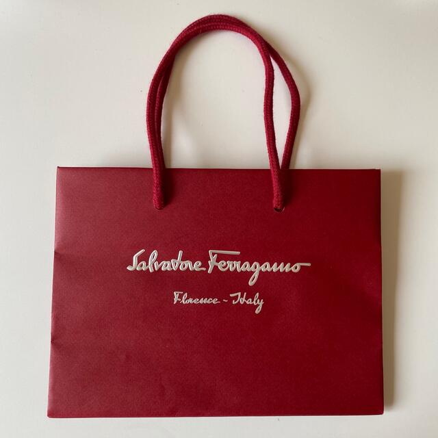 Salvatore Ferragamo(サルヴァトーレフェラガモ)のFerragamo ショッパー　紙袋 レディースのバッグ(ショップ袋)の商品写真