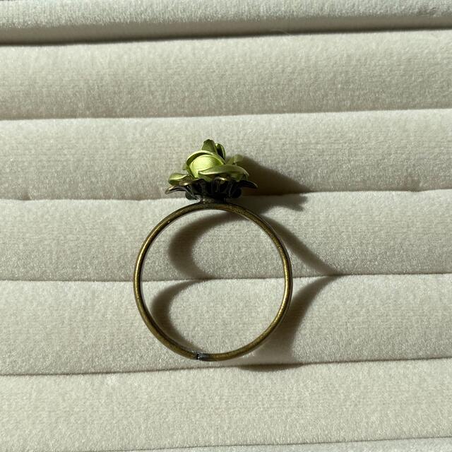 薔薇の指輪　黄緑　グリーンローズ レディースのアクセサリー(リング(指輪))の商品写真