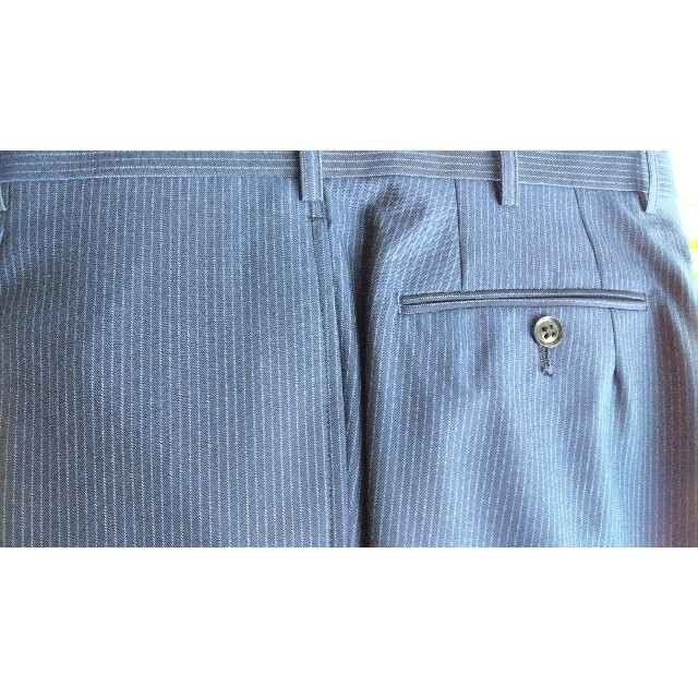 【新品・未使用 】スラックス　W88　pネイビー　ピンストライプ　オマケ付き メンズのスーツ(スラックス/スーツパンツ)の商品写真