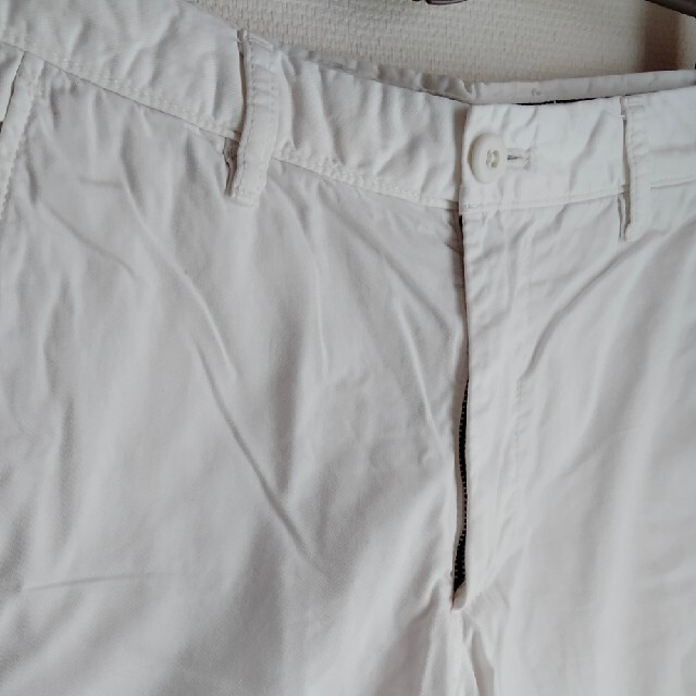 UNIQLO(ユニクロ)のユニクロ　白ハーフパンツ メンズのパンツ(ショートパンツ)の商品写真