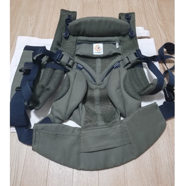 Ergobaby(エルゴベビー)のsale★美品!!おまけ付　エルゴベビー　OMNI 360　クールエア　日本限定 キッズ/ベビー/マタニティの外出/移動用品(抱っこひも/おんぶひも)の商品写真