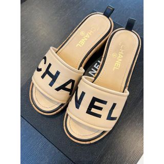 シャネル(CHANEL)のCHANEL ロゴサンダル　コルクヒール(サンダル)