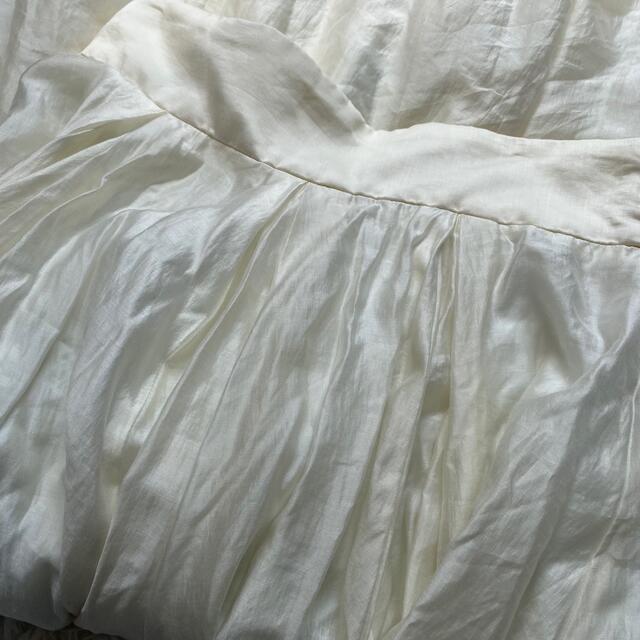 SNIDEL(スナイデル)のSNIDEL スナイデル　ロングスカート　シャイニー　プリーツ　ボリューム　白 レディースのスカート(ロングスカート)の商品写真