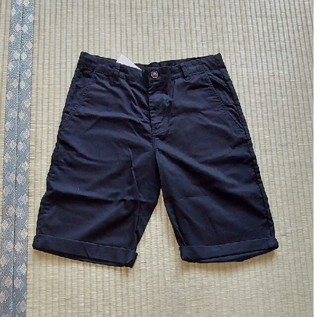 H&M(エイチアンドエム)のあい8616様専用　コットンパンツ　半ズボン　二枚セット　黒　ベージュ　　H&M キッズ/ベビー/マタニティのキッズ服男の子用(90cm~)(パンツ/スパッツ)の商品写真