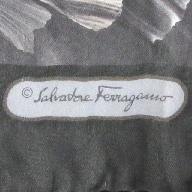 Salvatore Ferragamo(サルヴァトーレフェラガモ)のサルバトーレフェラガモ スカーフ - 花柄 レディースのファッション小物(バンダナ/スカーフ)の商品写真