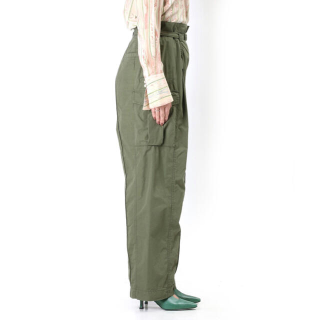 mame(マメ)の今季mame Cotton Nylon Tucked CargoTrousers レディースのパンツ(ワークパンツ/カーゴパンツ)の商品写真