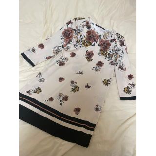 ザラ(ZARA)の花柄ワンピース(ひざ丈ワンピース)