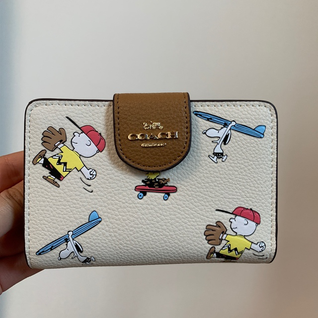 COACH(コーチ)のショップバック・箱付き　二つ折り財布　スポーティ レディースのファッション小物(財布)の商品写真
