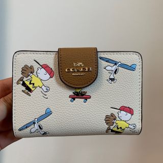 コーチ(COACH)のショップバック・箱付き　二つ折り財布　スポーティ(財布)