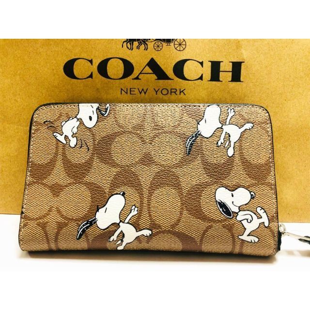 COACH(コーチ)の【1点限り☆新品】COACH スヌーピー コラボ 長財布 レディースのファッション小物(財布)の商品写真